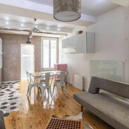Appartamento Beautifully Renovated 17th *